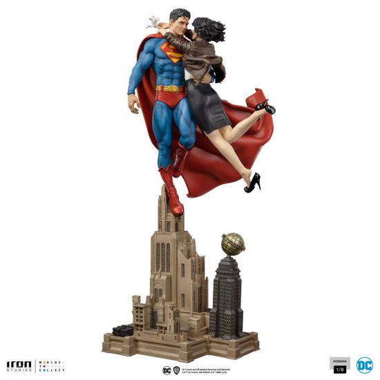 DC Comics Diorama 1/6 Superman & Lois 57 cm - Kliknutím na obrázek zavřete