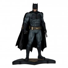 Batman v Superman: Dawn of Justice Socha 1/6 Batman 32 cm