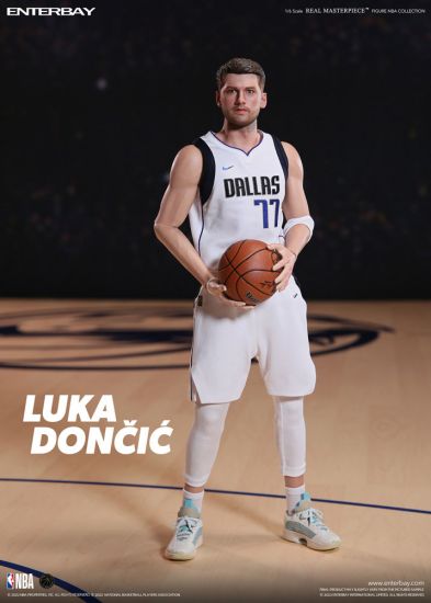 NBA Collection Real Masterpiece Akční figurka 1/6 Luka Doncic 30 - Kliknutím na obrázek zavřete