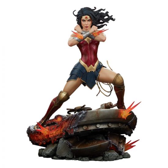 DC Comics Premium Format Socha Wonder Woman: Saving the Day 50 - Kliknutím na obrázek zavřete